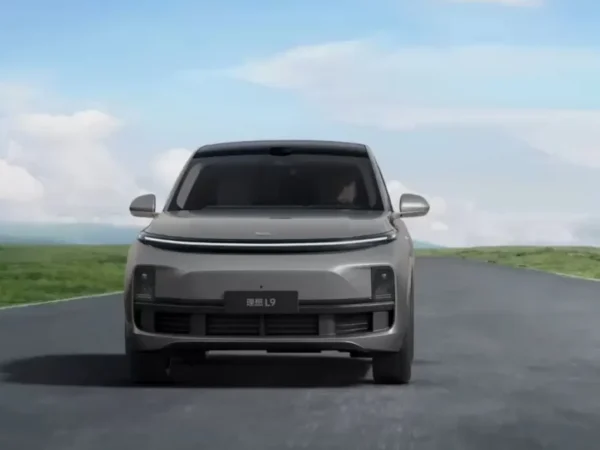 Li Auto L9 на дороге — лизинг
